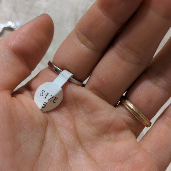 Red gemstone ring - Picture 3 of 3